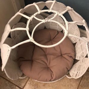 The cutest cat bed